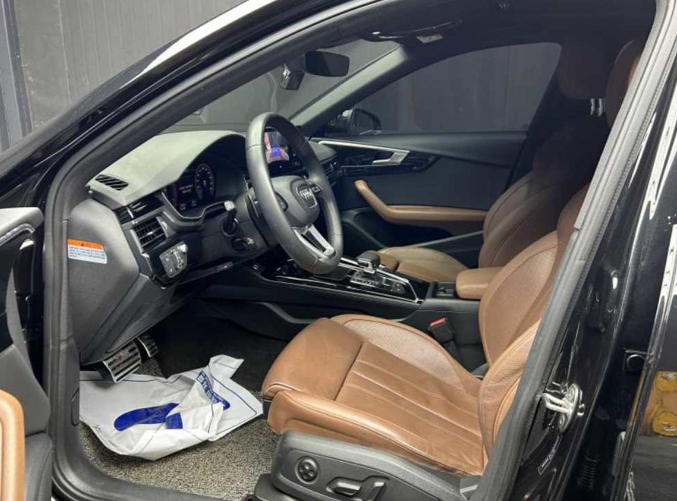 아우디 A4 40 TFSI 프리미엄 사진 5