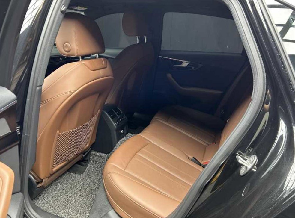 아우디 A4 40 TFSI 프리미엄 사진 6