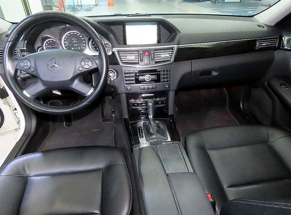 벤츠 E 클래스 E200 CGI 아방가르드 사진 10