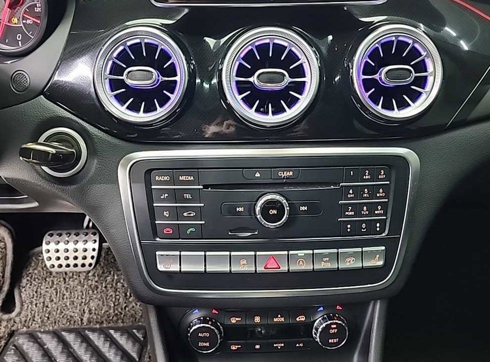 벤츠 GLA 클래스 GLA45 AMG 4MATIC 사진 11