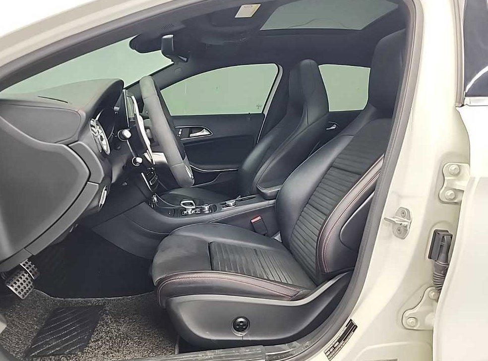 벤츠 GLA 클래스 GLA45 AMG 4MATIC 사진 12