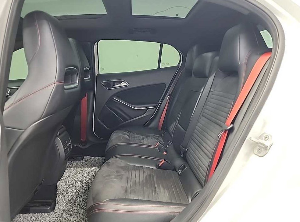 벤츠 GLA 클래스 GLA45 AMG 4MATIC 사진 13