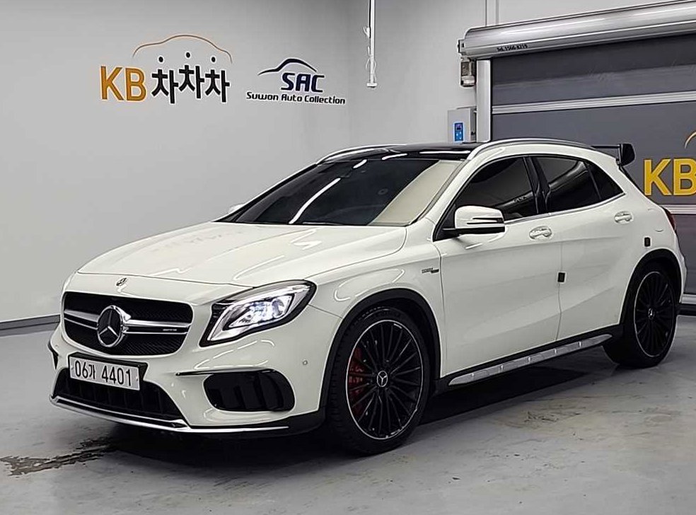 벤츠 GLA 클래스 GLA45 AMG 4MATIC 사진 4