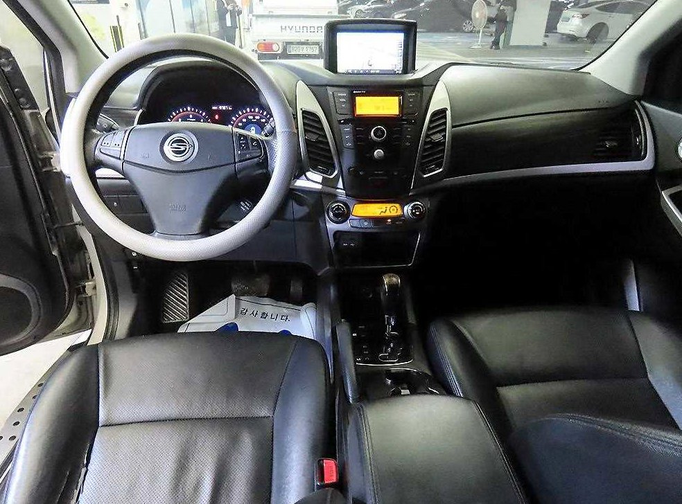 KG모빌리티(쌍용)  코란도 2WD 2.0 CVT 사진 10
