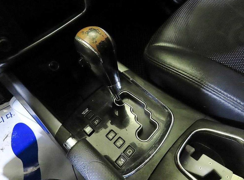 KG모빌리티(쌍용)  코란도 2WD 2.0 CVT 사진 12