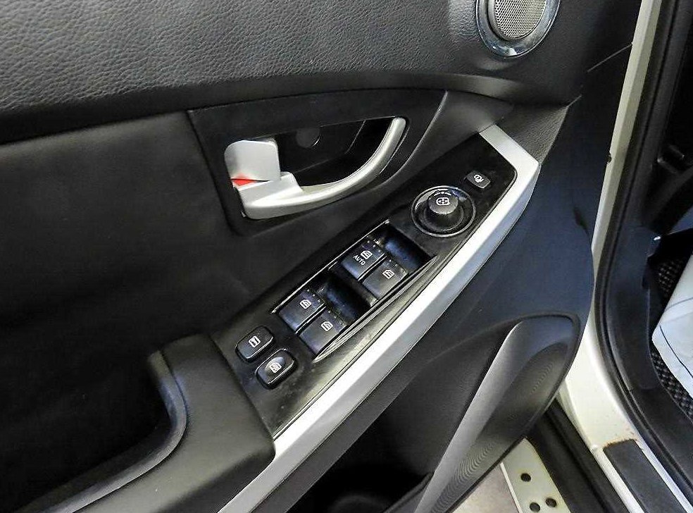 KG모빌리티(쌍용)  코란도 2WD 2.0 CVT 사진 13