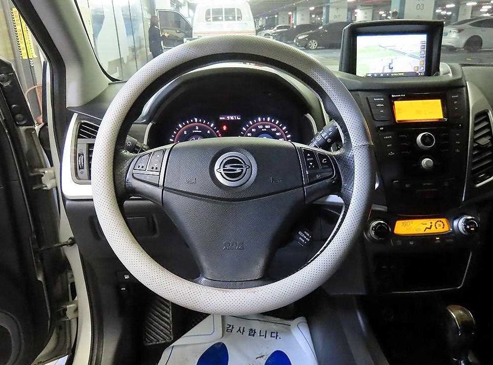 KG모빌리티(쌍용)  코란도 2WD 2.0 CVT 사진 8