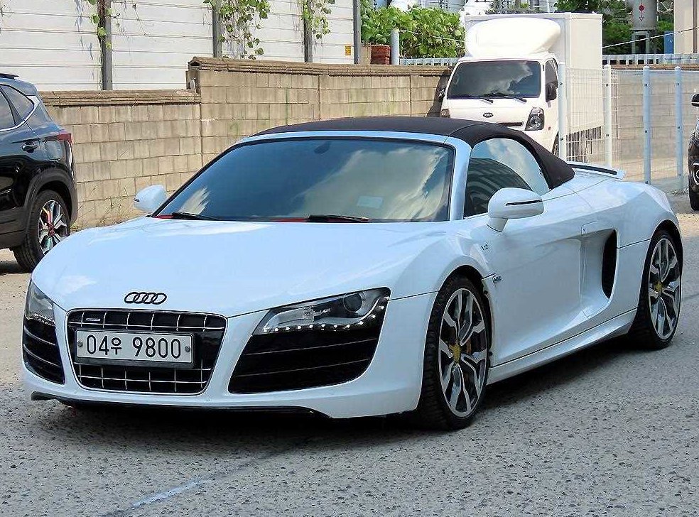 아우디 R8 5.2 V10 스파이더 사진 2