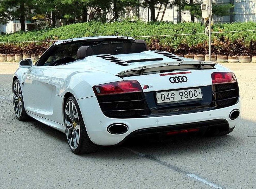 아우디 R8 5.2 V10 스파이더 사진 7