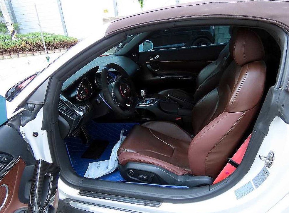 아우디 R8 5.2 V10 스파이더 사진 9