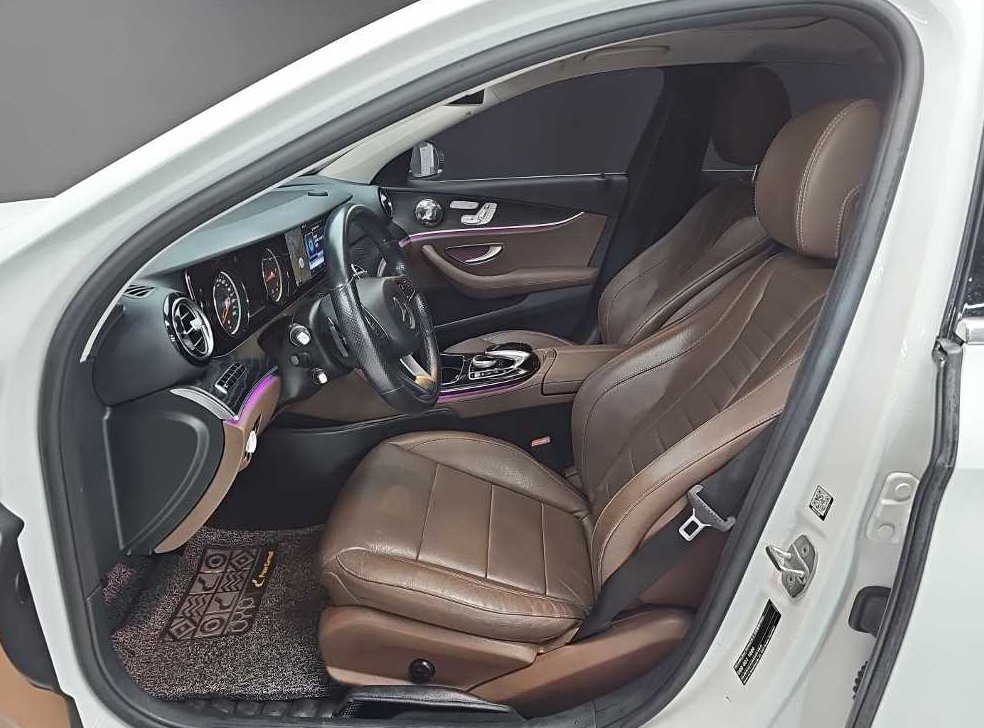 벤츠 E 클래스 E220d 아방가르드 사진 11