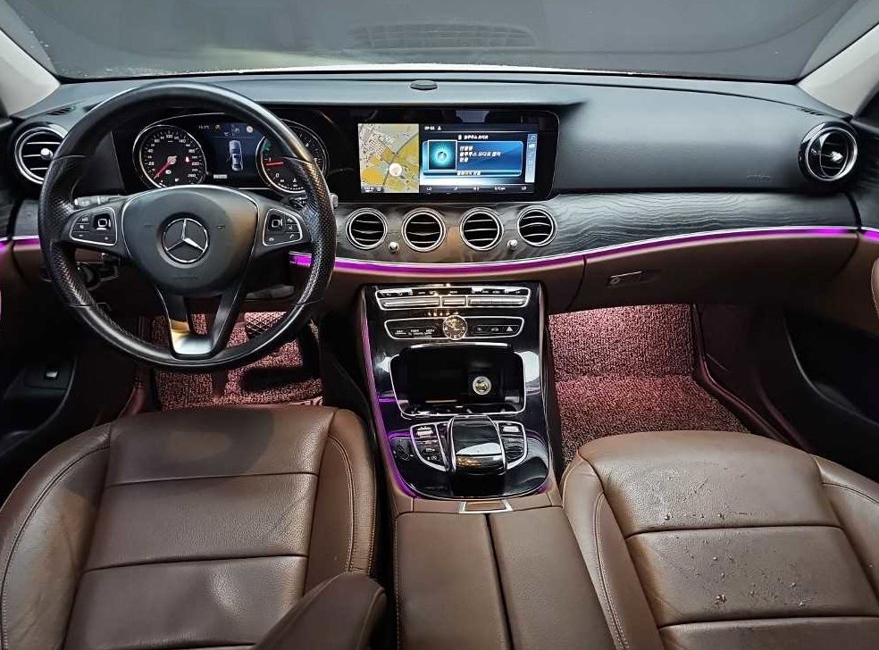 벤츠 E 클래스 E220d 아방가르드 사진 7