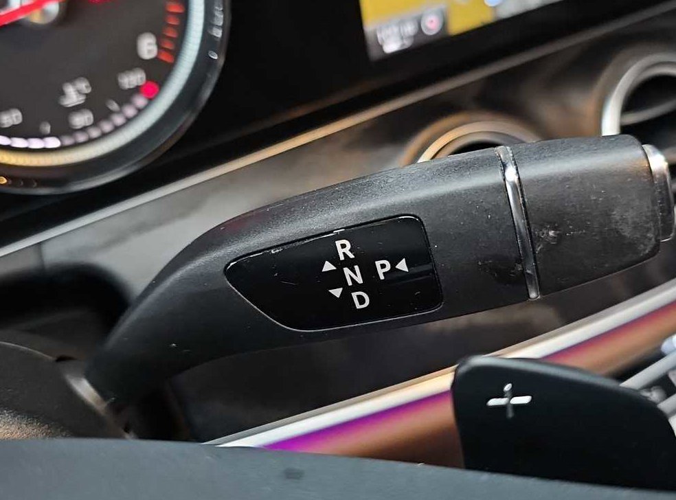 벤츠 E 클래스 E220d 아방가르드 사진 8