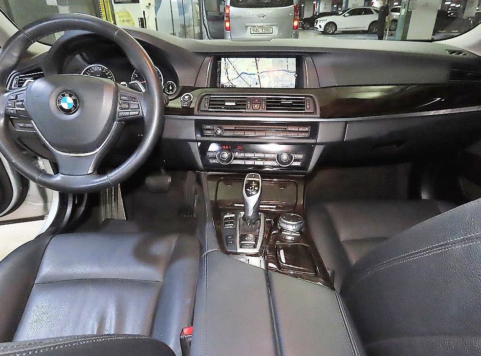 BMW 5시리즈 528i 사진 10