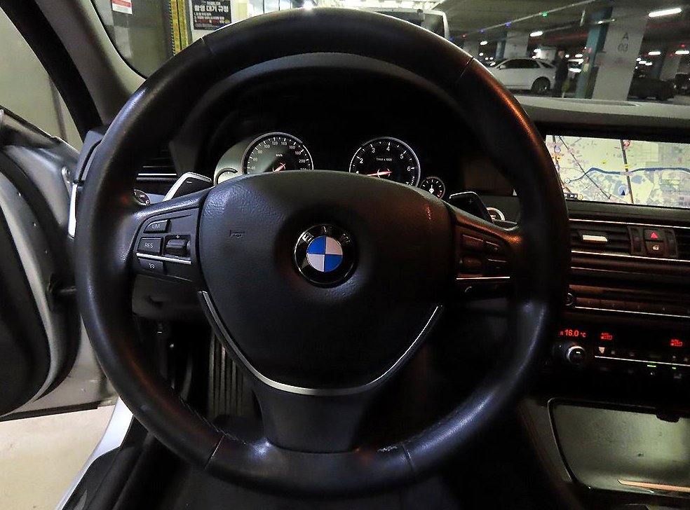 BMW 5시리즈 528i 사진 8