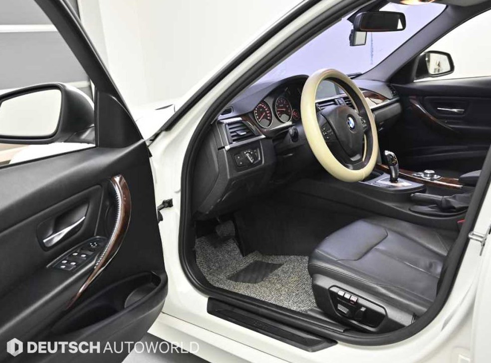 BMW 3시리즈 320i 사진 11