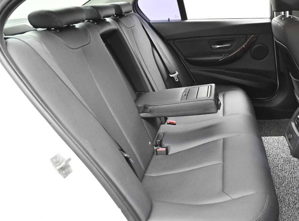 BMW 3시리즈 320i 사진 12
