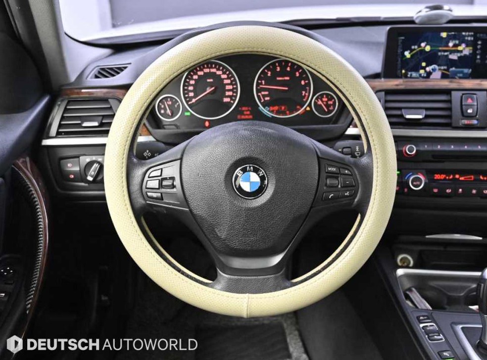 BMW 3시리즈 320i 사진 13