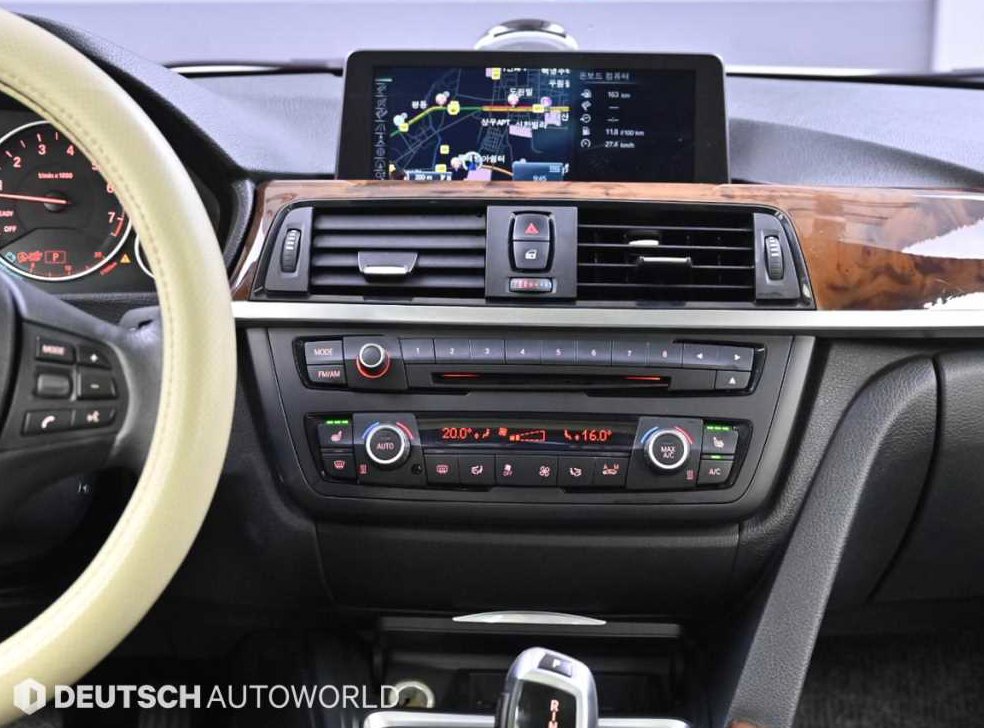 BMW 3시리즈 320i 사진 14