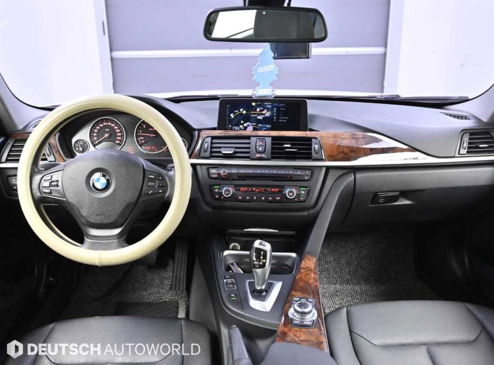 BMW 3시리즈 320i 사진 7