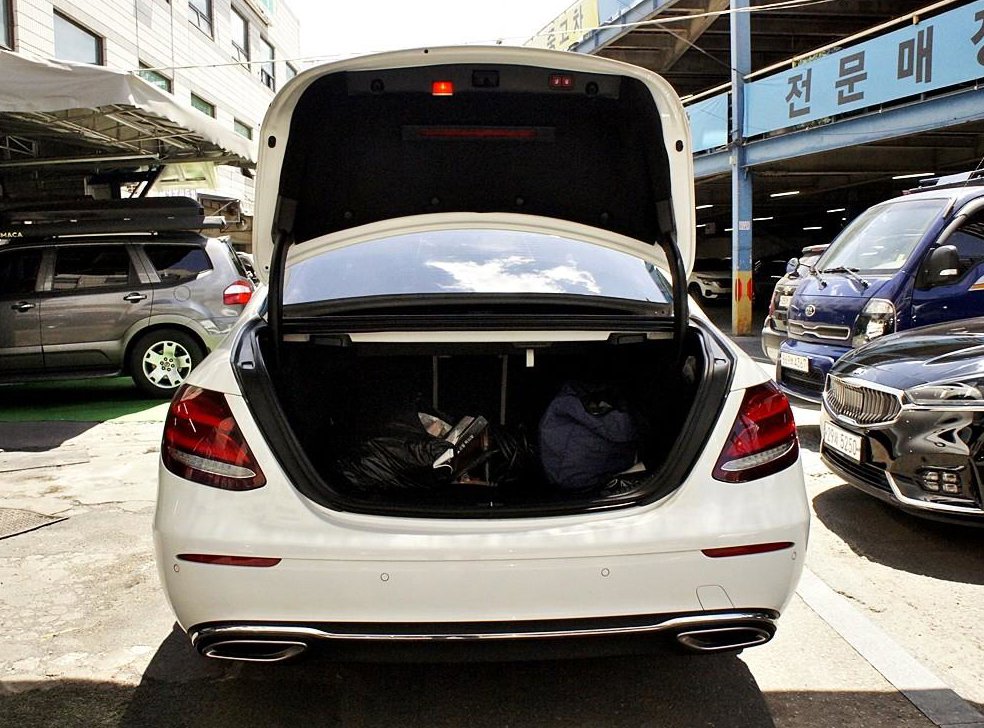벤츠 E 클래스 E300 4MATIC 익스클루시브 사진 18