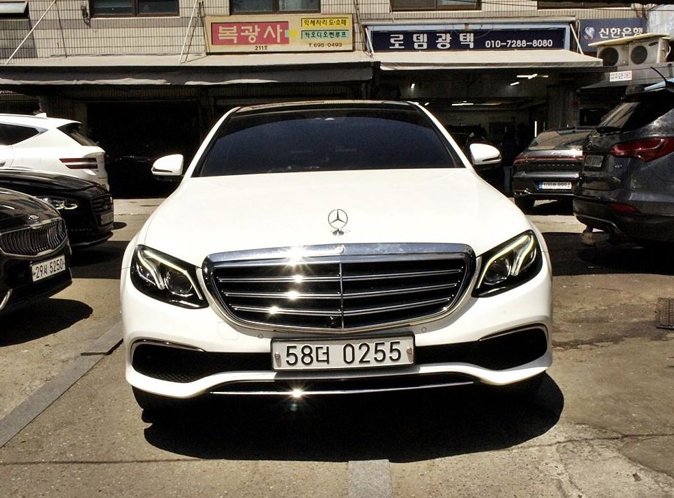벤츠 E 클래스 E300 4MATIC 익스클루시브 사진 2