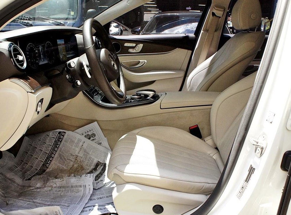 벤츠 E 클래스 E300 4MATIC 익스클루시브 사진 6
