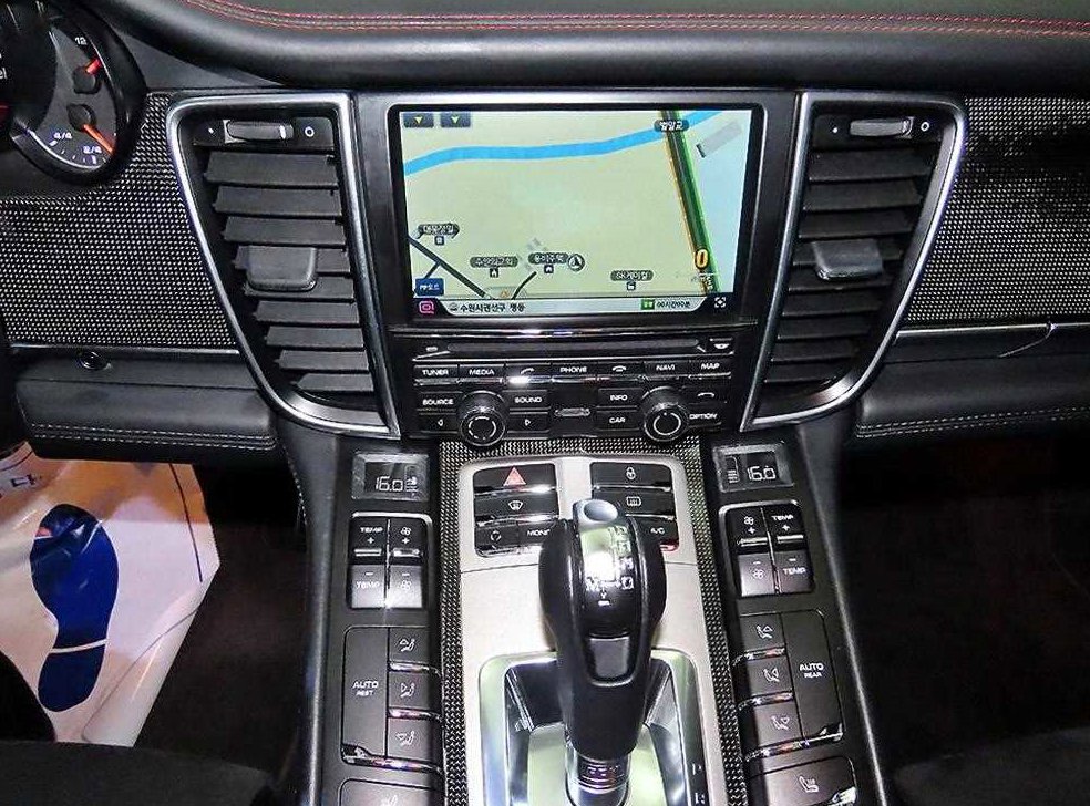 포르쉐 파나메라 4.8 GTS 사진 11