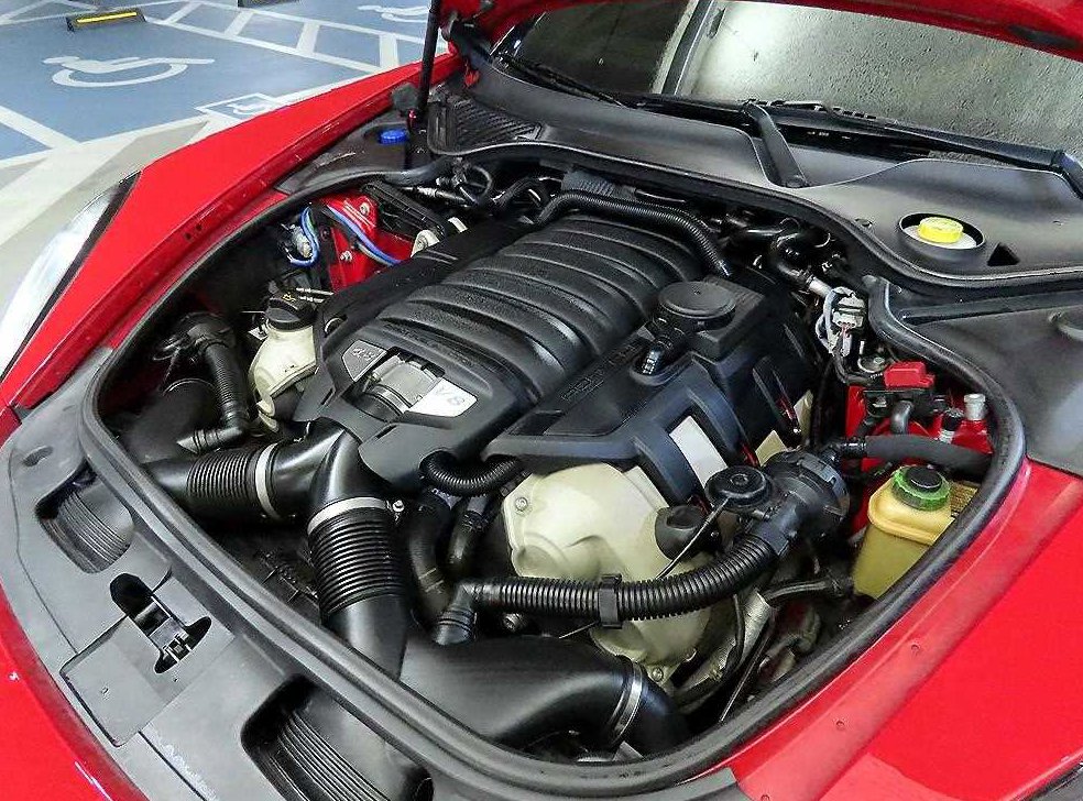 포르쉐 파나메라 4.8 GTS 사진 19
