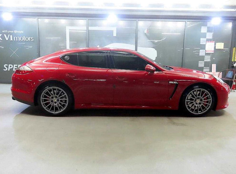 포르쉐 파나메라 4.8 GTS 사진 3