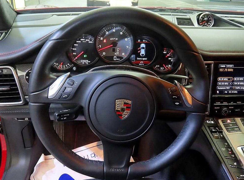 포르쉐 파나메라 4.8 GTS 사진 8