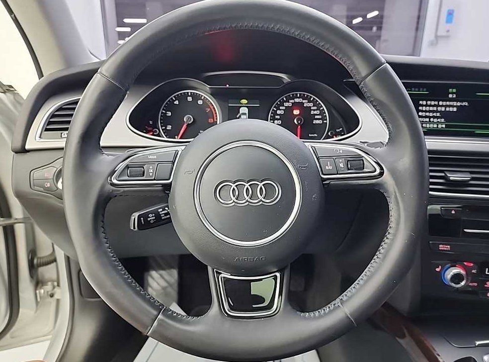 아우디 A4 2.0 TFSI 콰트로 사진 9