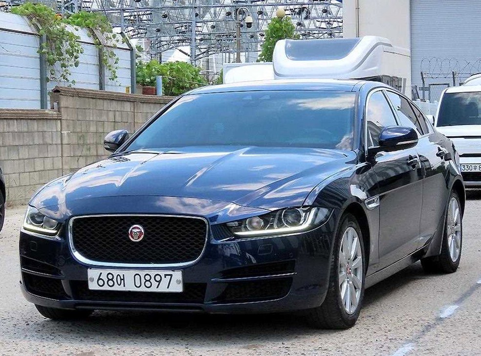 재규어 XE 2.0D 프레스티지 사진 2