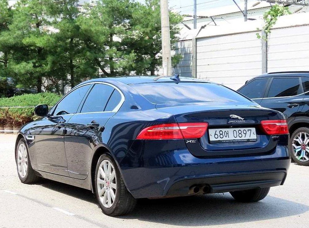 재규어 XE 2.0D 프레스티지 사진 3
