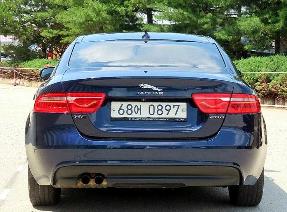재규어 XE 2.0D 프레스티지 사진 4