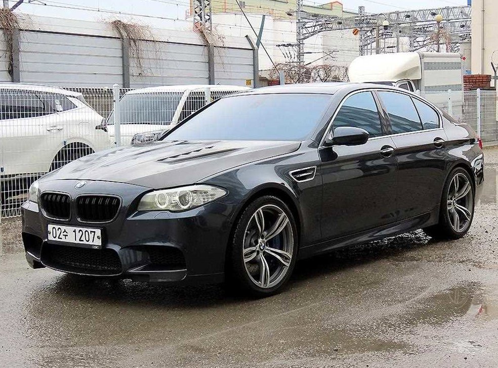 BMW 5시리즈 M5 세단 사진 2