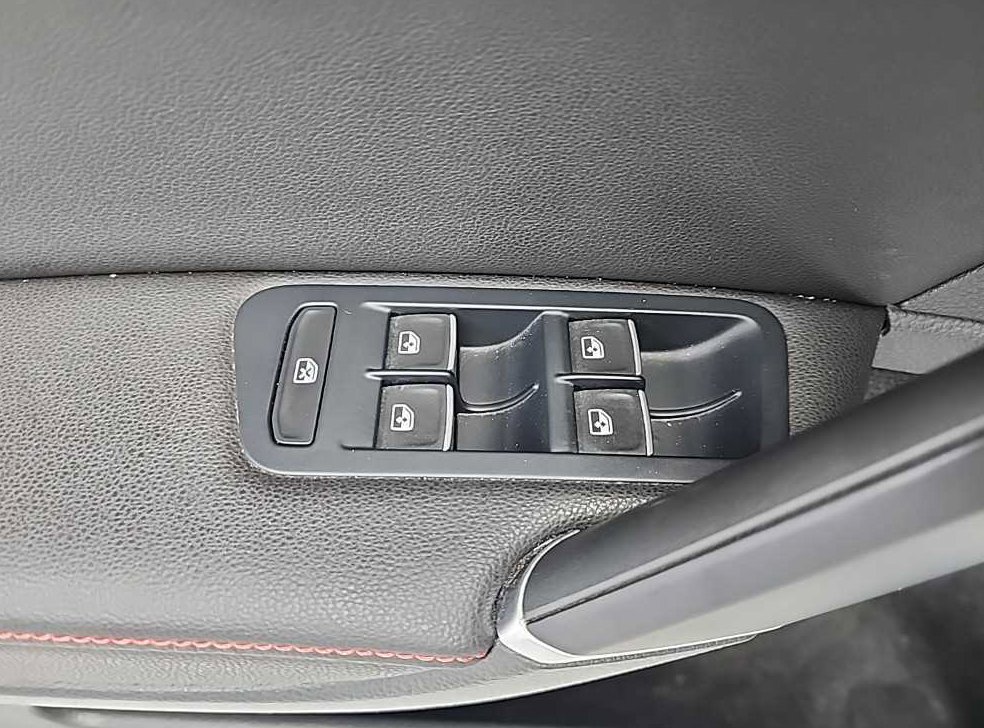 폭스바겐 골프 2.0 GTI 사진 17