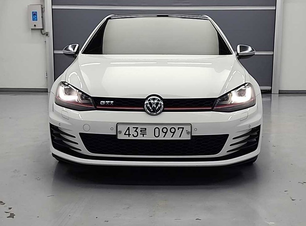 폭스바겐 골프 2.0 GTI 사진 2