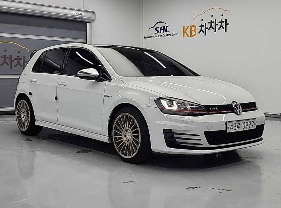 폭스바겐 골프 2.0 GTI 사진 4