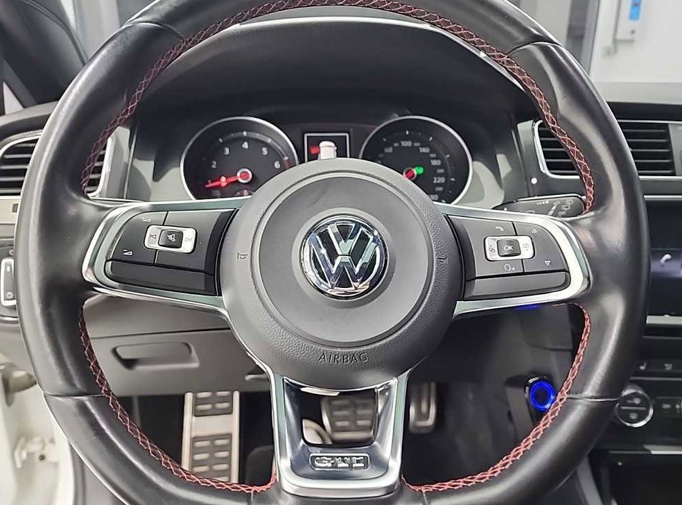 폭스바겐 골프 2.0 GTI 사진 9