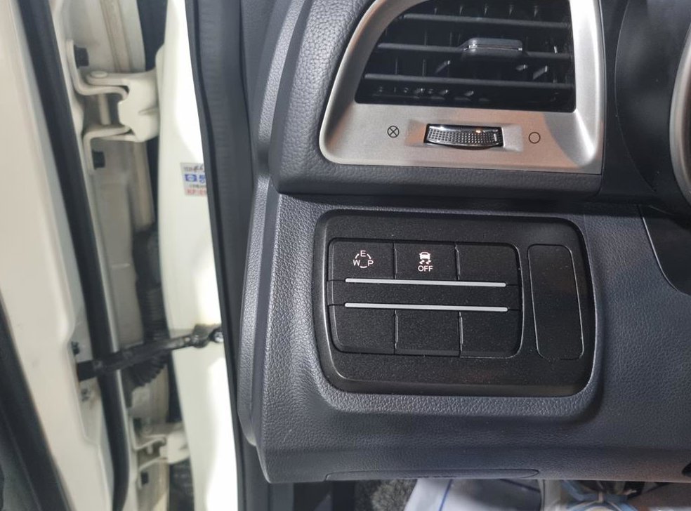 KG모빌리티(쌍용)  티볼리 가솔린 2WD 1.6 삼바 에디션 사진 11