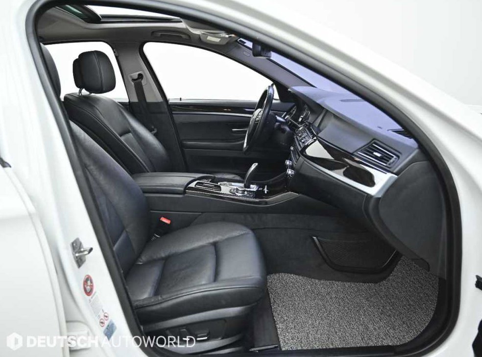 BMW 5시리즈 520d 사진 10