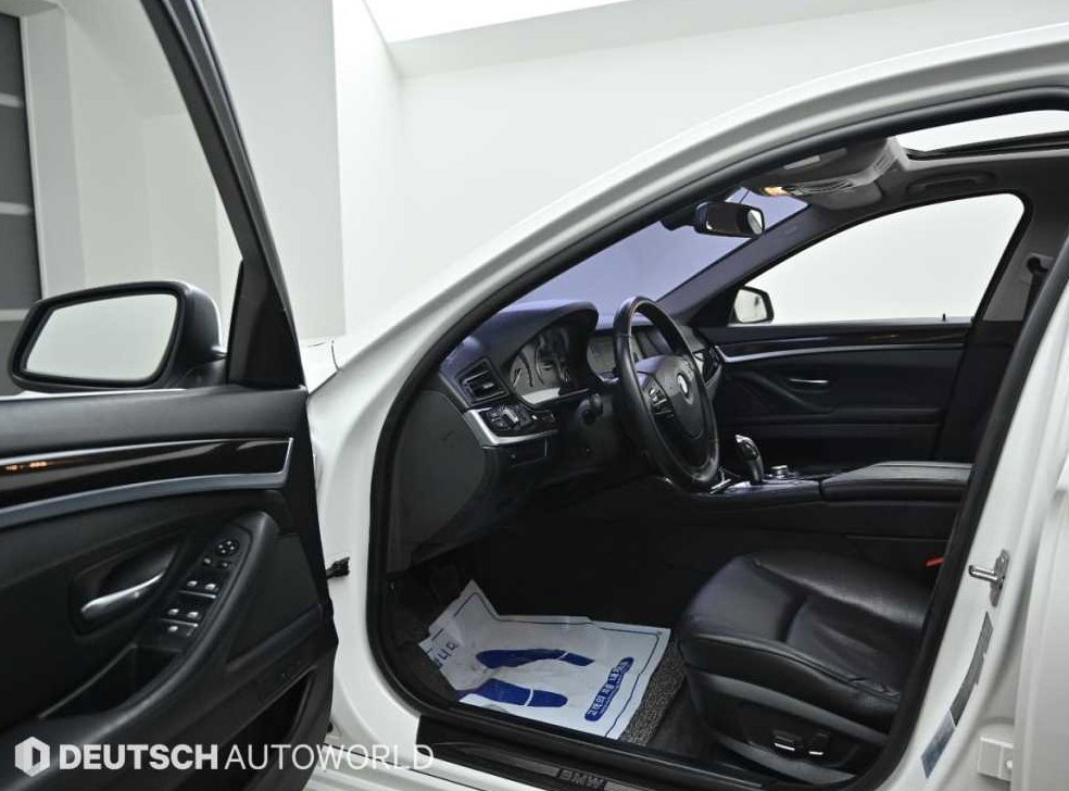 BMW 5시리즈 520d 사진 11