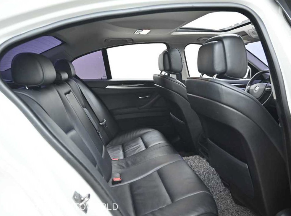 BMW 5시리즈 520d 사진 12