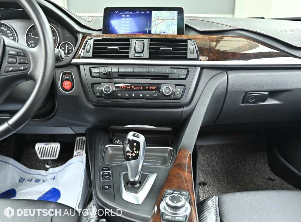 BMW 3시리즈 320d xDrive 사진 14