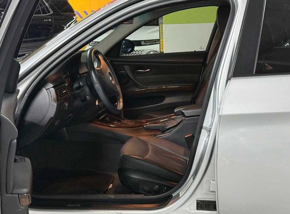 BMW 3시리즈 320i 세단 사진 10