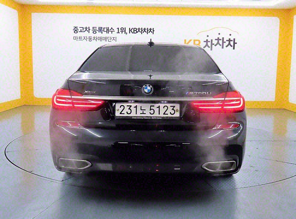 BMW 7시리즈 M760Li xDrive 사진 3
