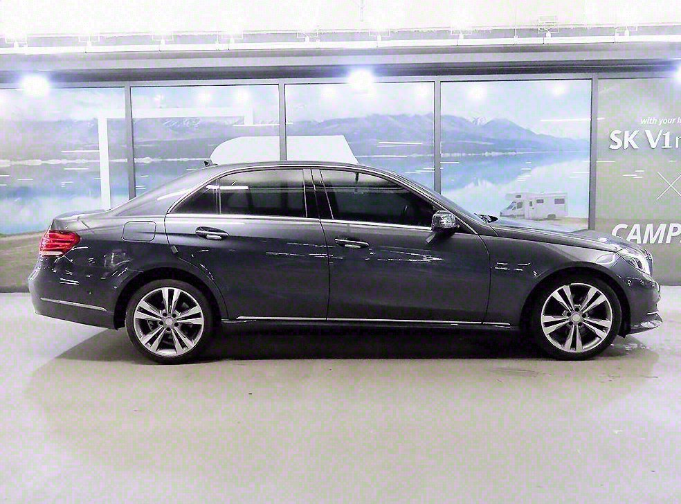 벤츠 E 클래스 E300 4MATIC 아방가르드 사진 3