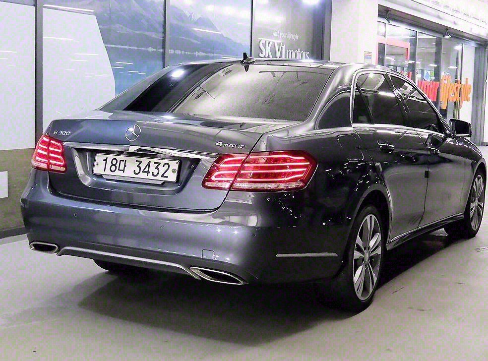 벤츠 E 클래스 E300 4MATIC 아방가르드 사진 4