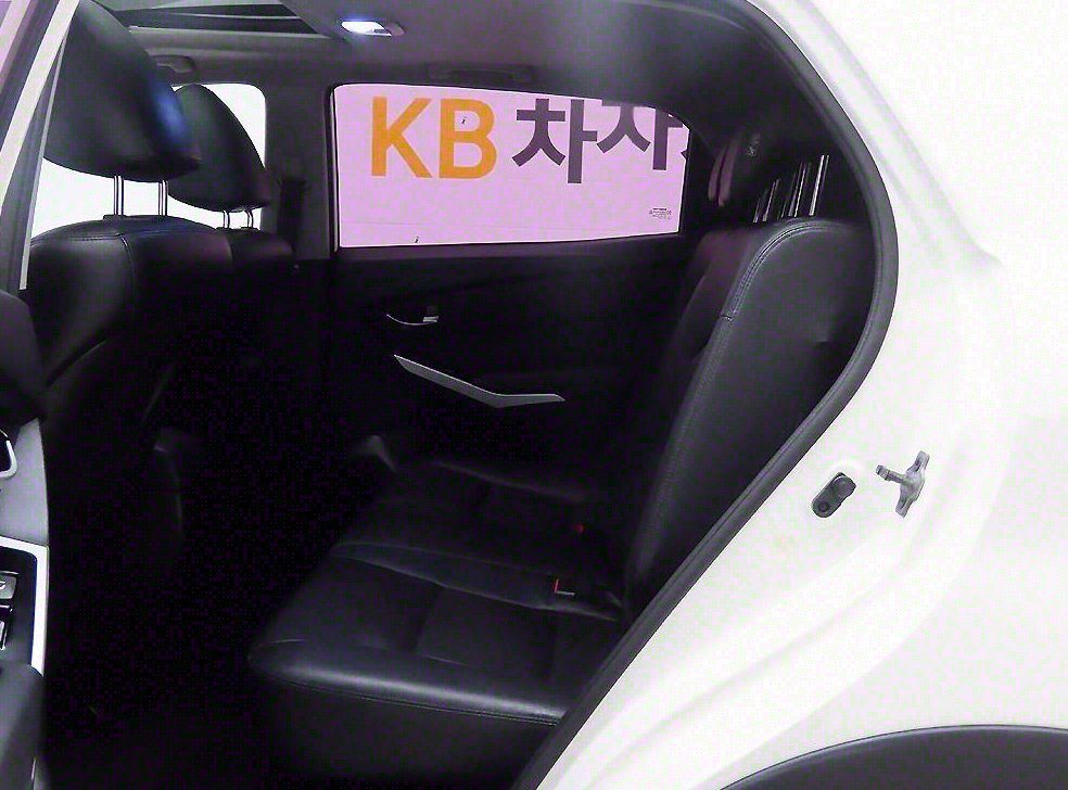 KG모빌리티(쌍용)  코란도 2WD 2.0 CVT 사진 14